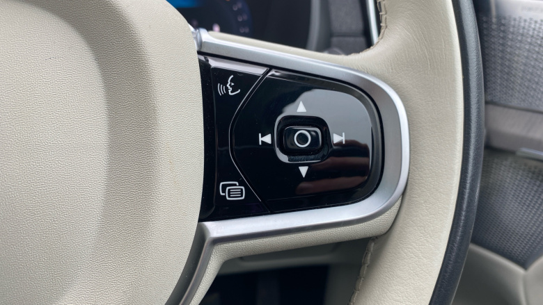 Volvo XC90 2.0 B5P Ultra Dark 5dr AWD Geartronic Petrol Estate